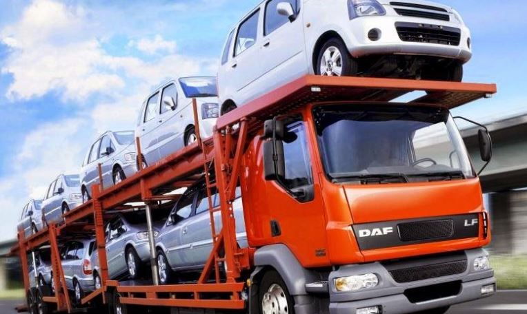 Vehicle Transport hauling cars